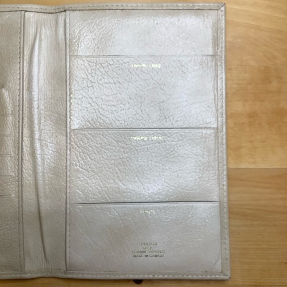 BUXTON Oasis Genuine Leather Canadian Travel Passport Wallet - Picture 5 of 14